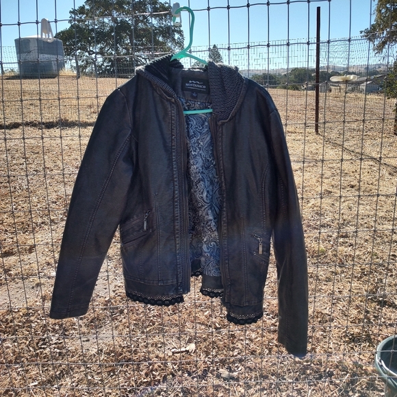 Montanaco Genuine Leather Jacket - Picture 9 of 13